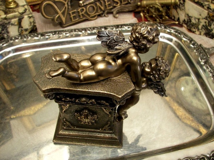 zegar, amorki, barok, veronese, zegar z amorkami, prezent, pomysły na prezent, figurka, zegar z epoki, zegar stojący, zegar kominkowy, piękny zegar, putta, zegar kominkowy,