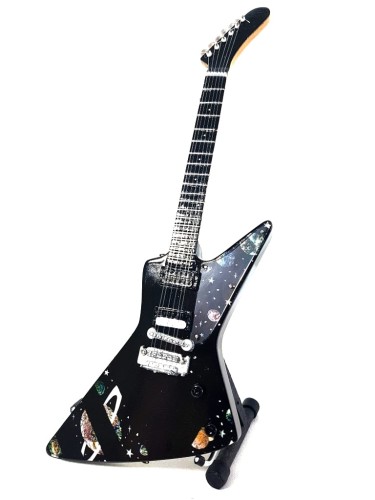 Mini gitara Scorpions Matthias Jabs w skali 1:4 to kolekcjonerski model dla fana hard rocka i niemieckiej legendy.