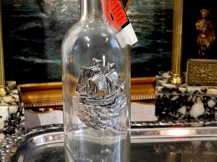 Flaszka na rum z żaglowcem santa maria