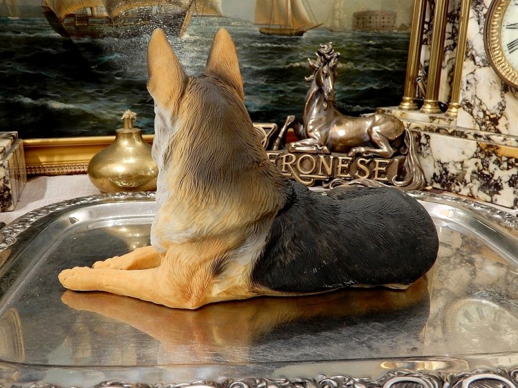 figurka z porcelany na prezent Owczarek niemiecki