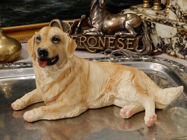 figurka porcelanowa psa to chyba Labrador