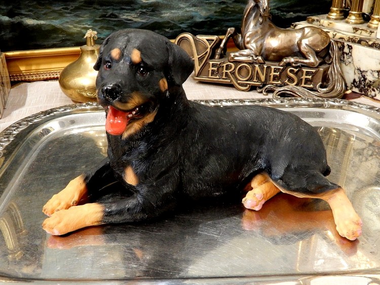 pomysł na prezent dla miłośnika psów figurka Rottweiler