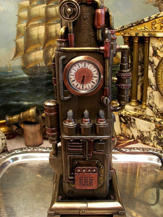 zegar z lampą w stylu steampunk