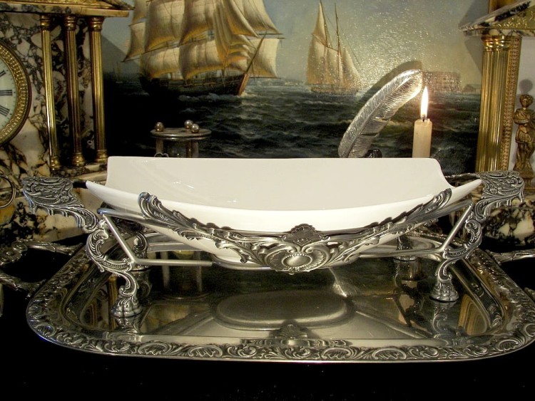 barokowy półmisek porcelanowy na cynowanym stelażu