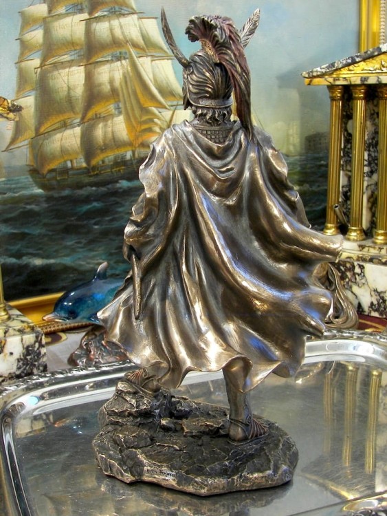 Aleksander Macedoński w zbroi i płaszczu