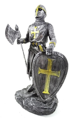 templariusz w zbroi z toporem i tarczą
