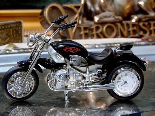 prezent dla motocyklisty model z zegarkiem