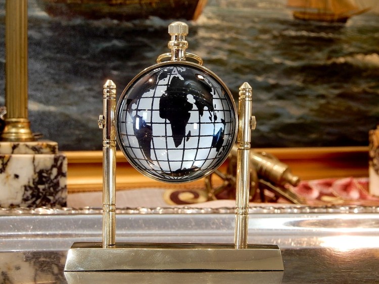 marynistyczny zegarek na biurko