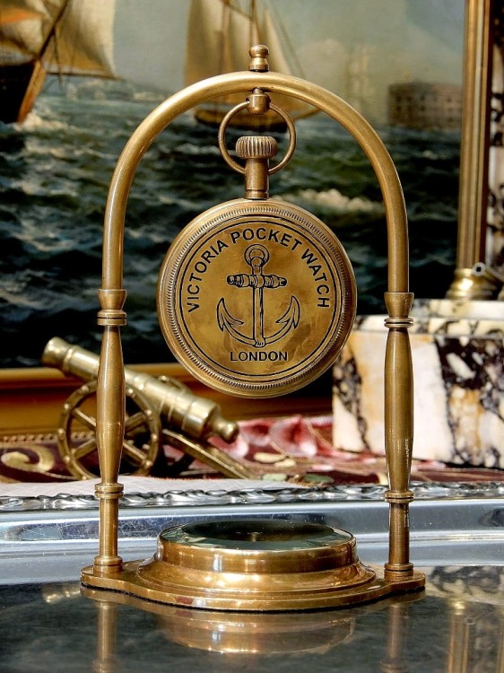 piękny zegarek na biurko żeglarza