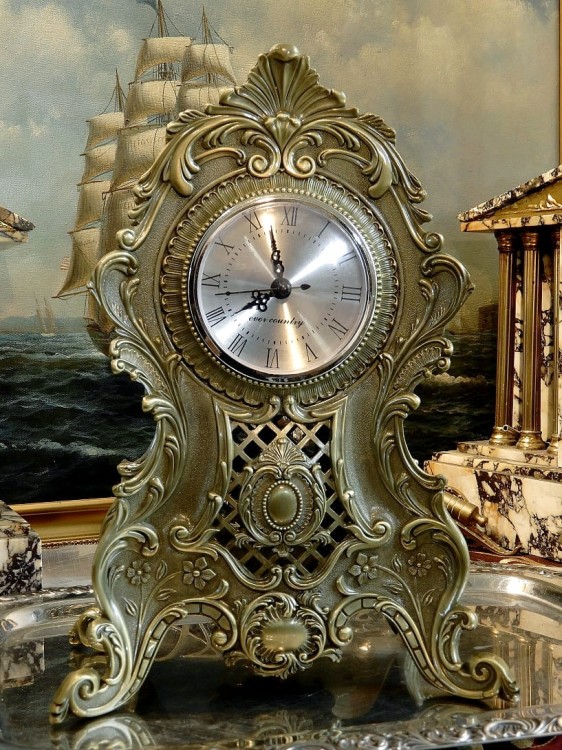Zegar kominkowy z barokowym stylu na prezent