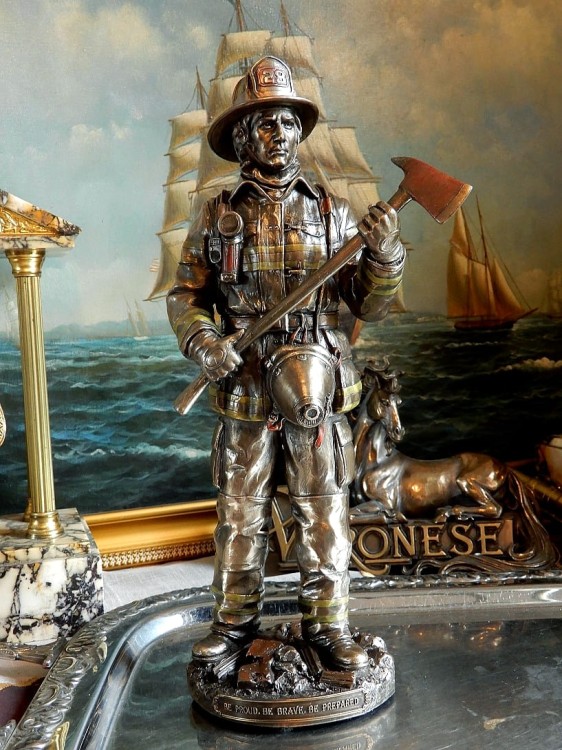 prezent dla strażaka figurka Veronese