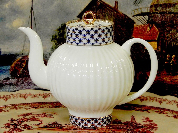 Baśniowy dzbanek z manufaktury Łomonosowa