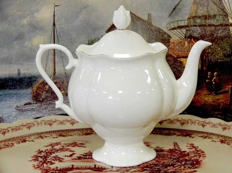 Klasyczny biały dzbanek Łomonosow Bone China o pojemności 900 ml dla kolekcjonera porcelany