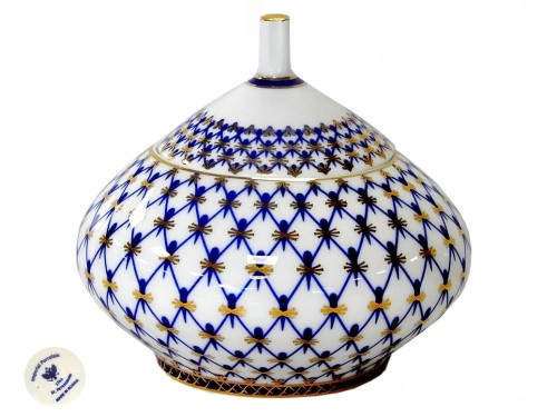 Cukiernica Łomonosow Siatka Kobaltowa 360 ml z porcelany Bone China i dekoracyjnymi złoceniami