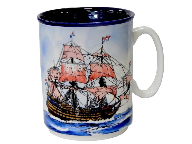 Kubek porcelanowy w marynistycznym stylu