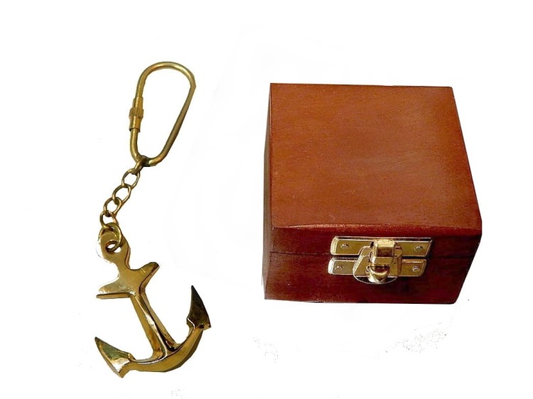 brelok kotwica w pudełku drewnianym
