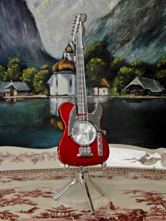 prezent dla gitarzysty zegarek na biurko