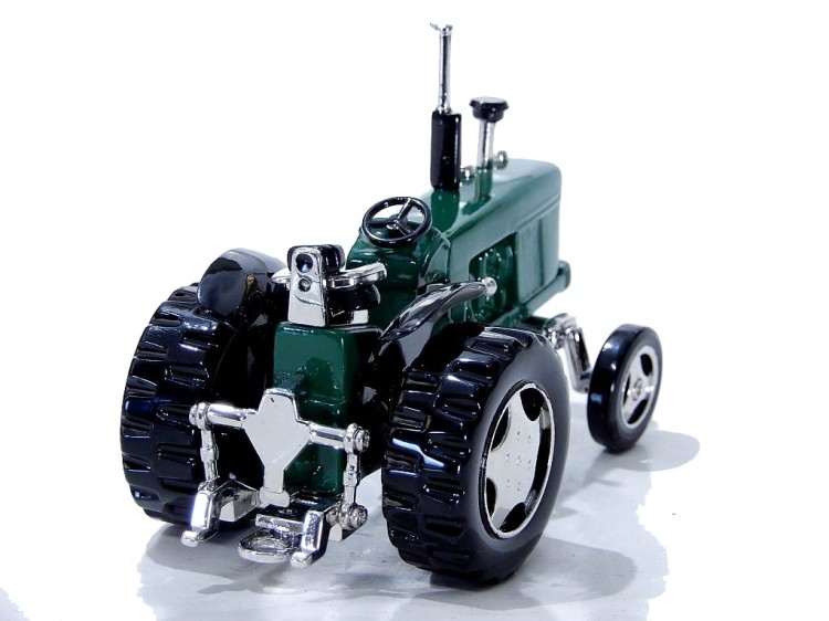 piękny model traktora z zegarkiem