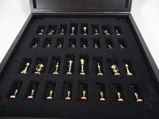 ekskluzywne-szachy-mosiezne-staunton-s32bla-28x28c (4).jpg