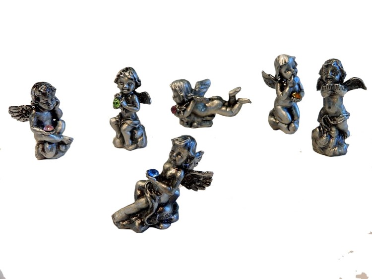 miniaturowe aniołki z cyny