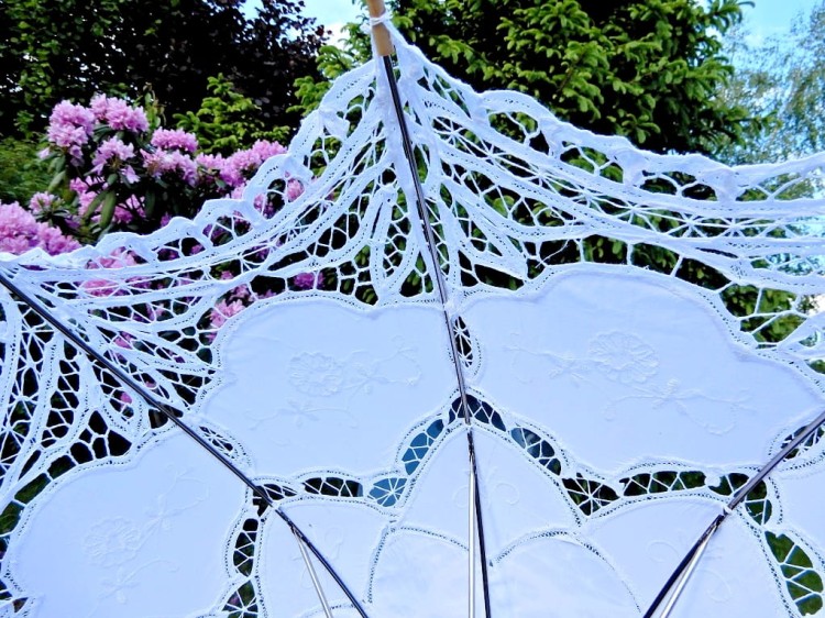 śliczne koronki ślubne