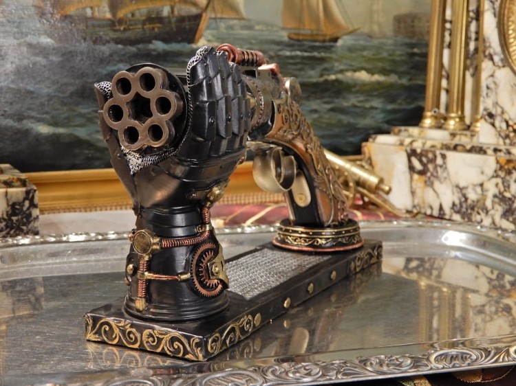 sześciostrzałowy rewolwer w stylu steampunk