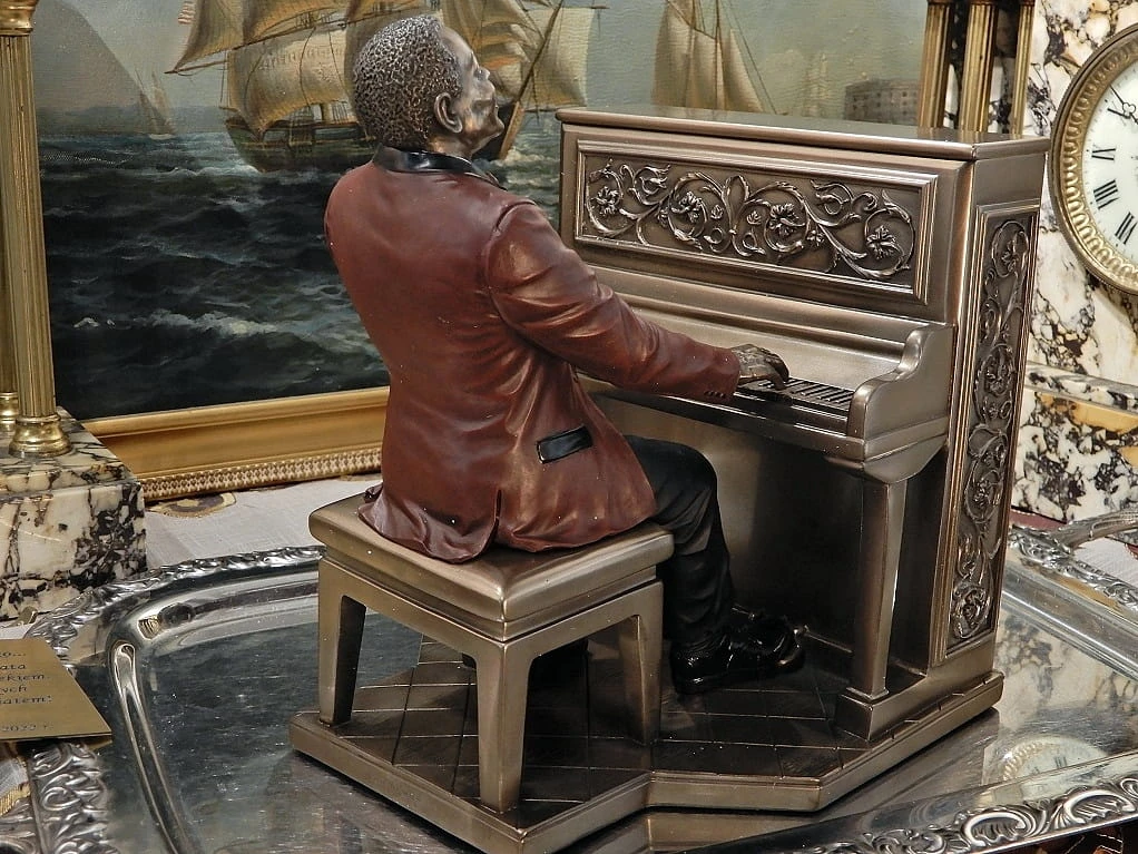 Figurka muzyk przy fortepianie Veronese (6).JPG
