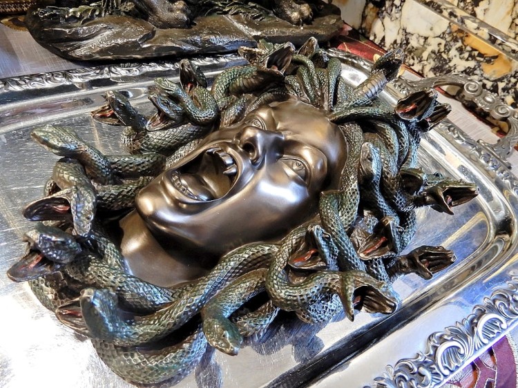 WU77743V4  Veronese maska medusa