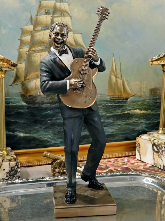 WU76221A4  figurka gitarzysty