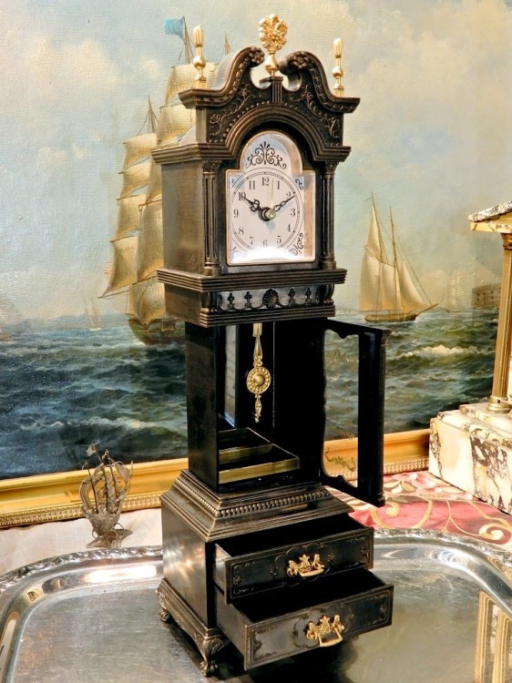 zegar ze szkatułką i pozytywką