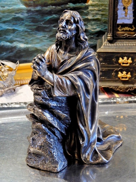 Jezus klęczy w Ogrójcu