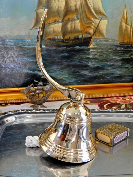 dzwon wiszący z mosiądzu