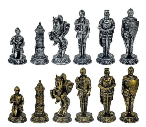 Szachy rycerskie 42 × 42 cm ze szklaną planszą i ręcznie malowanymi figurami średniowiecznych wojowników