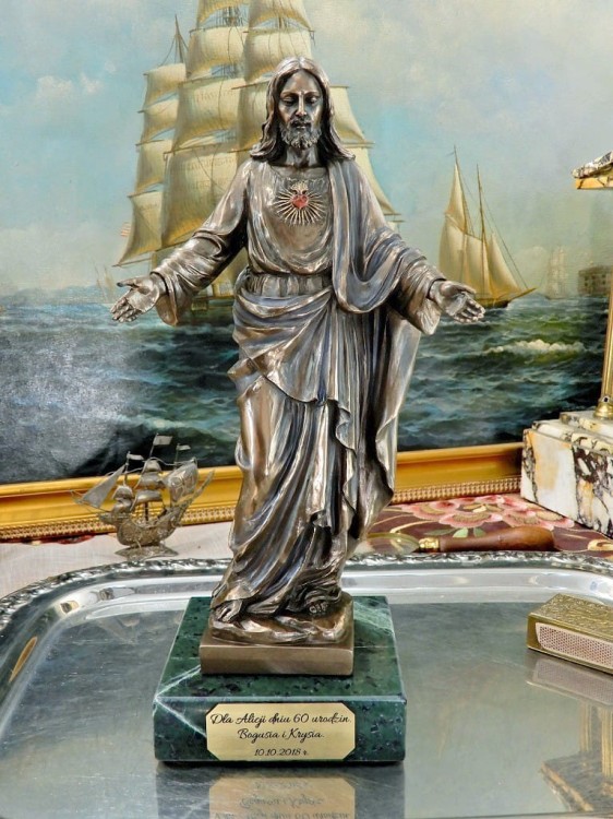 rewelacyjna figurka Chrystus z otwartym sercem