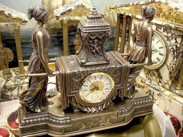 oryginalny zegar w klasycznej oprawie na prezent