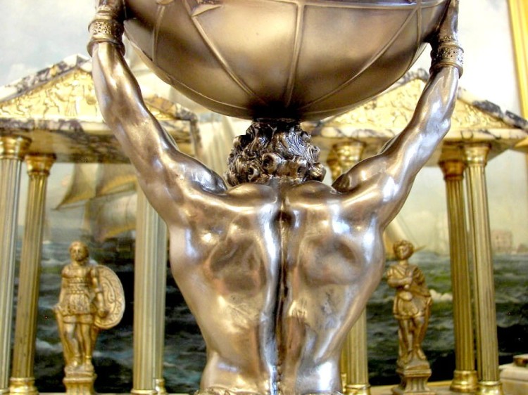 wyjątkowa figurka Atlasa ze szkatułką