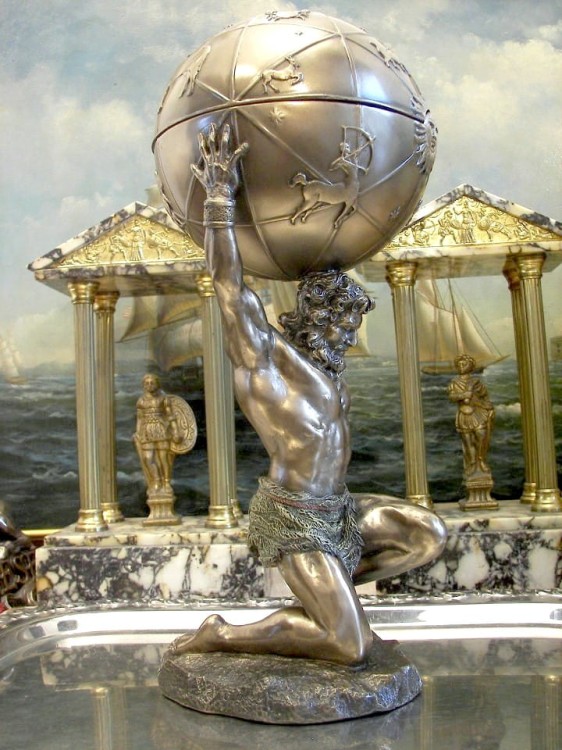Figurka szkatuła Atlas z ziemią na ramionach super prezent