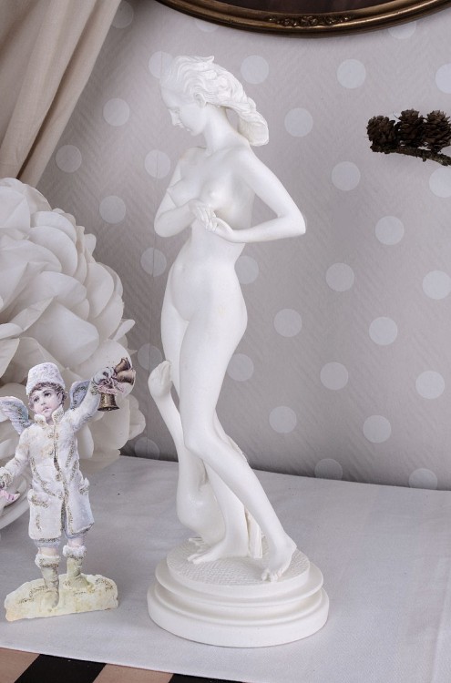 Naga Leda z łabędziem figurka