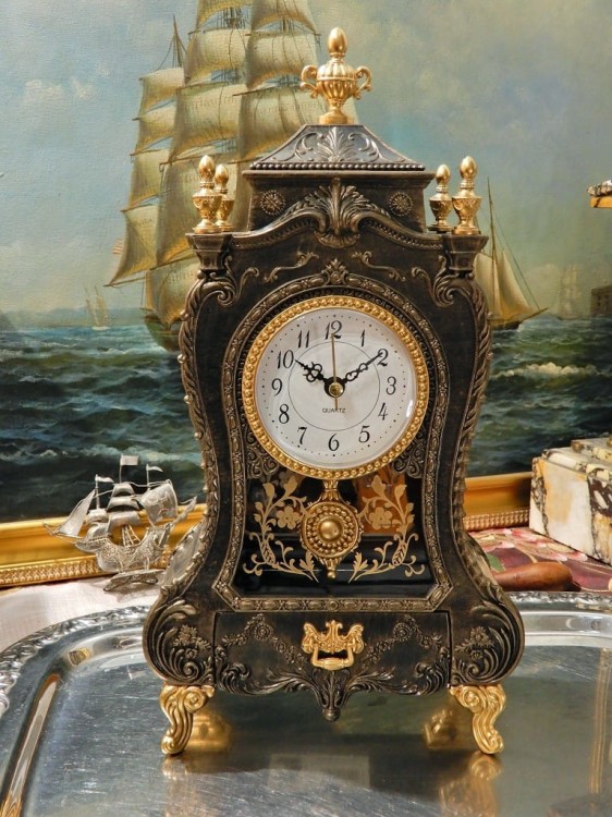 piękny zegar kominkowy z pozytywką