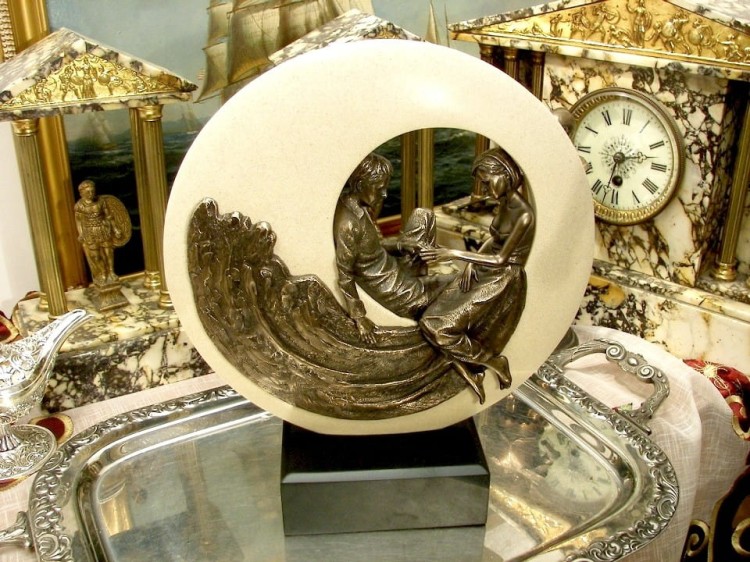 marmurowa figurka symboliczna zakochani w kręgu życia