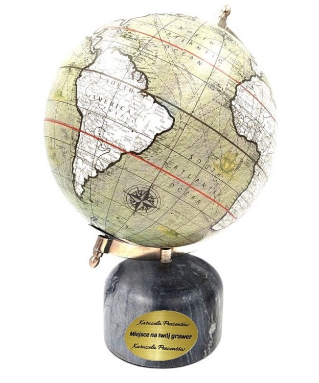 globus dekoracja na kamieniu