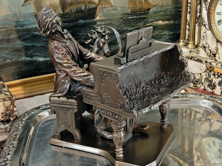 Fryderyk Chopin przy fortepianie na prezent