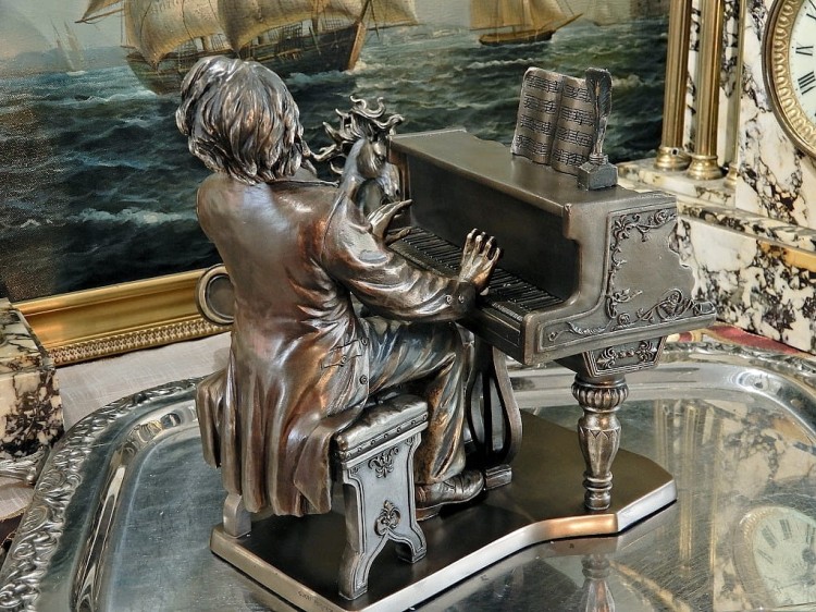 Fryderyk Chopin grający na fortepianie