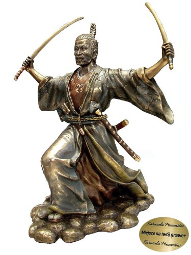 samuraj z mieczami figurka na prezent od Veronese
