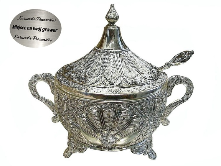 posrebrzana cukierniczka z delikatnym wzorkiem