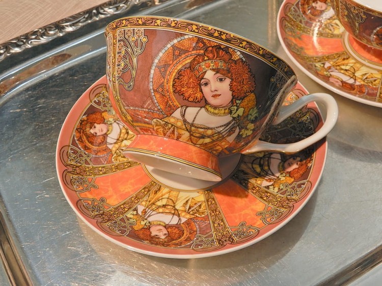 Filiżanka na spodku porcelana secesja