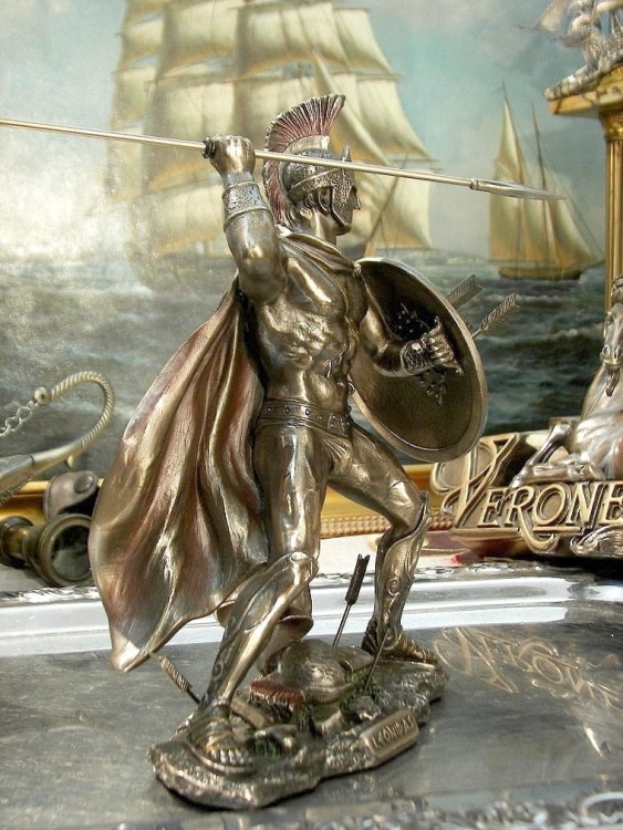 Leonidas-wojownik-achajski-z-wlocznia-i-tarcza.jpg