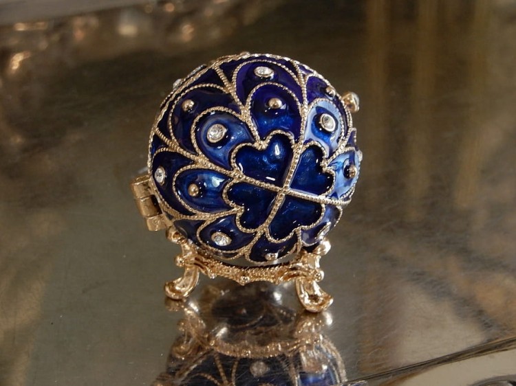 Szkatułka jajko w stylu Fabergé z granatowym wykończeniem, ozdobny schowek na pierścionek i pamiątki