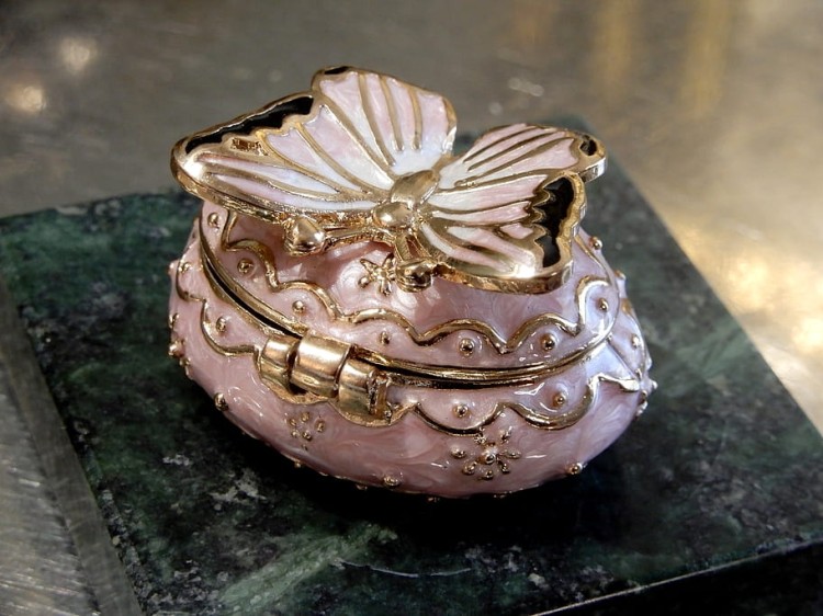 szkatułka różowy motyl