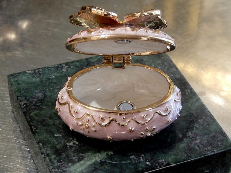 piękna szkatułka z motylem